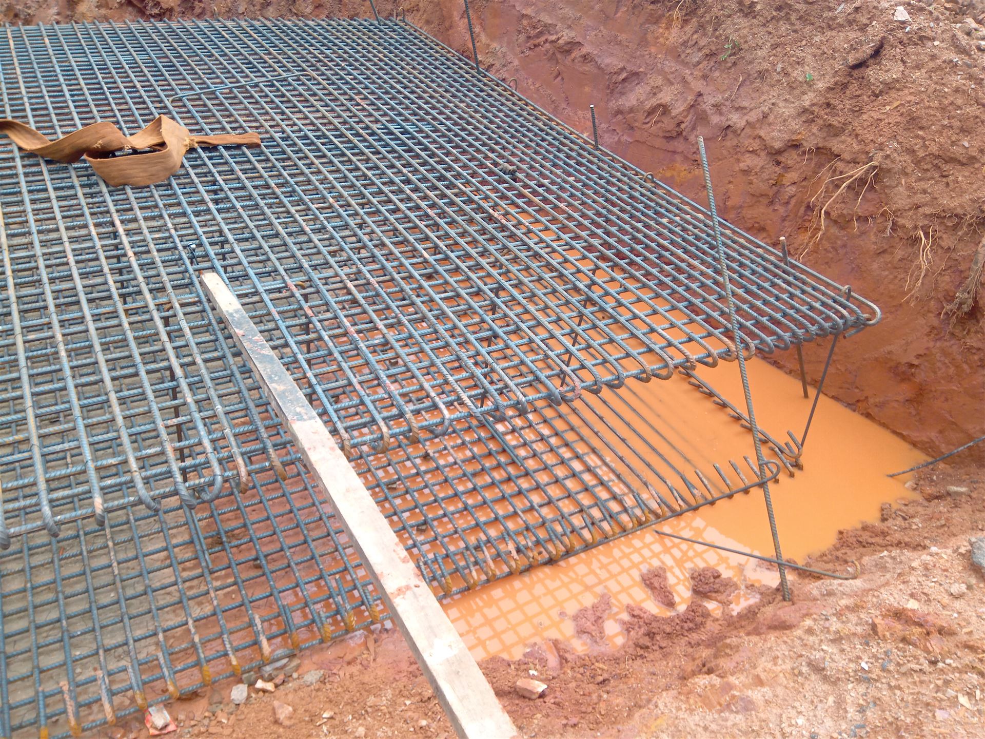Concrete pump placement during a structural pour