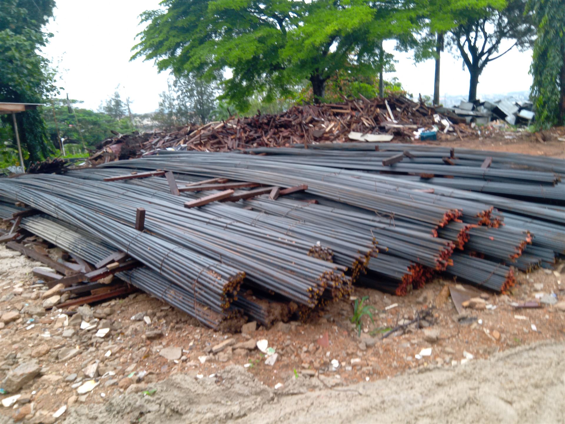 Reinforcement mat installation on an active site